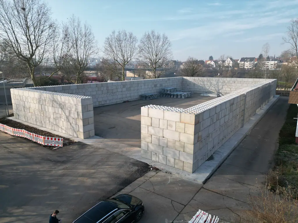 silageflächen mit betonblöcken im lego-system